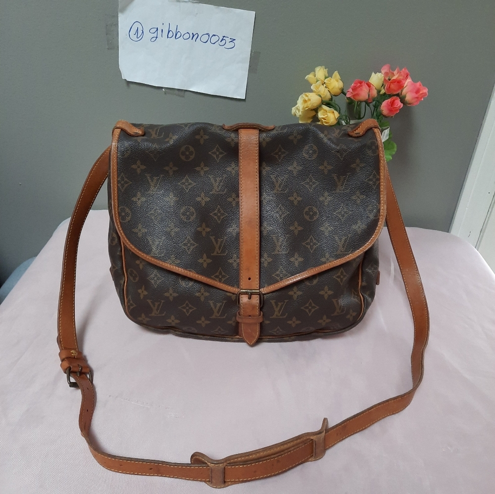 Authentic Louis Vuitton SAUMUR 35 monogram canvas Crossbody shoul… - Picture 3 of 16